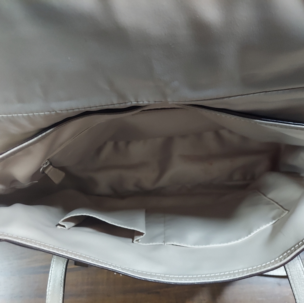 Beautiful Coach Tote - Picture 4 of 6